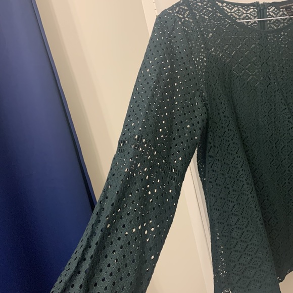 Like new Size small Forest Green Banana Republic blouse - Picture 4 of 4